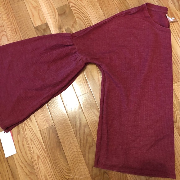 Red bell sleeve top - Picture 2 of 3